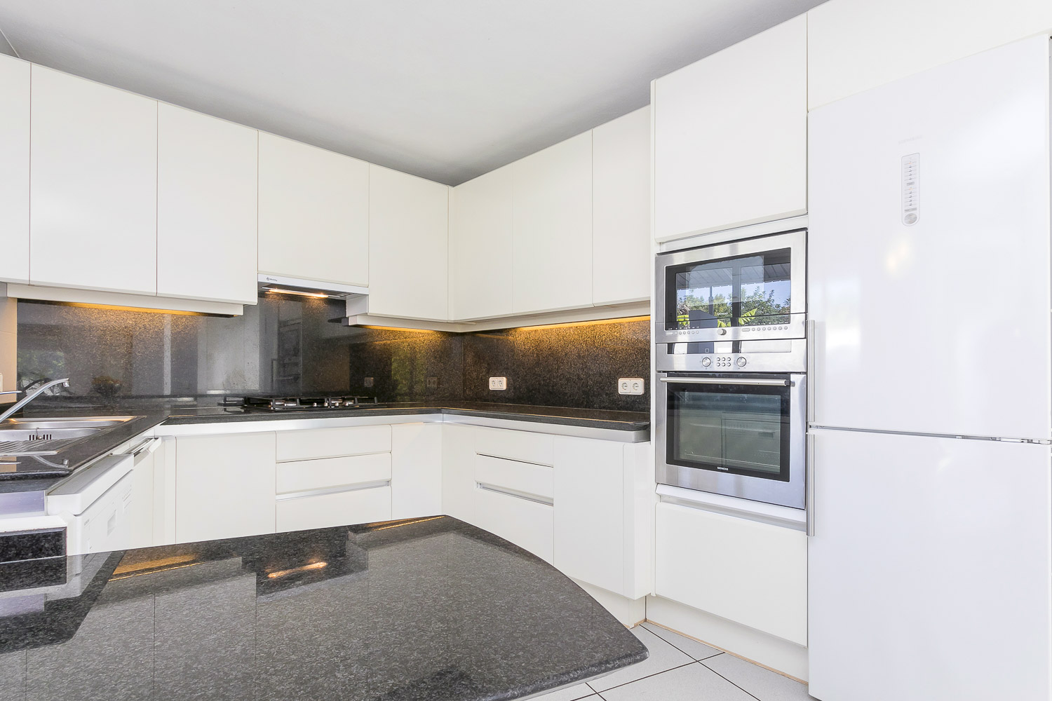 Modern fully equipped kitchen with central island in Ibiza rental house